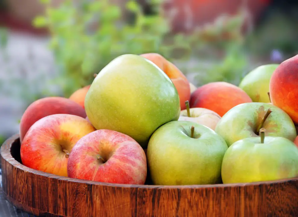 how long do apples last in the fridge