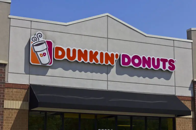 Indianapolis - Circa May 2016: Dunkin' Donuts Retail Location
