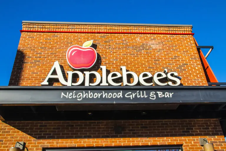 Applebees Restaurant bar and grill building sign