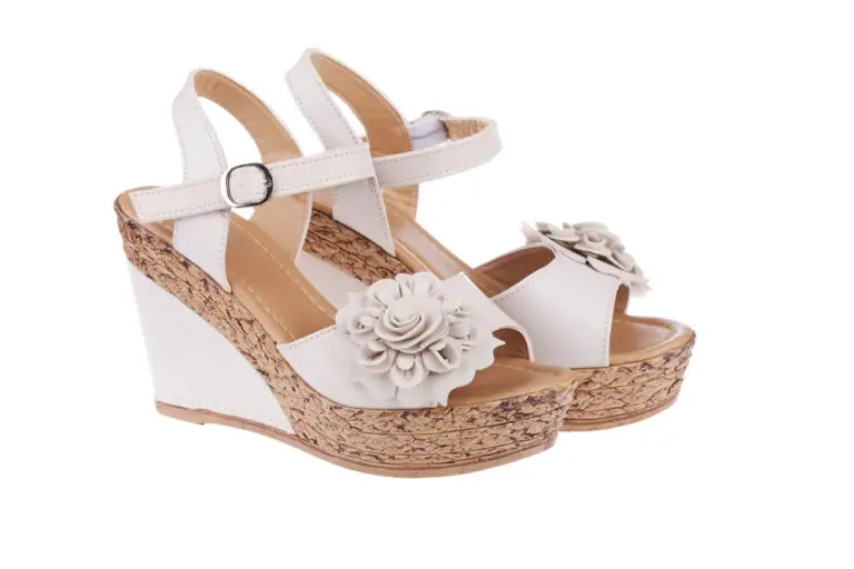 High heels shoes in nude color with flower, wedge platforms sole