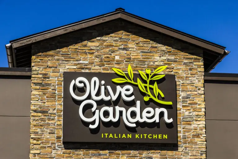 Muncie - Circa March 2017: Olive Garden Italian Restaurant