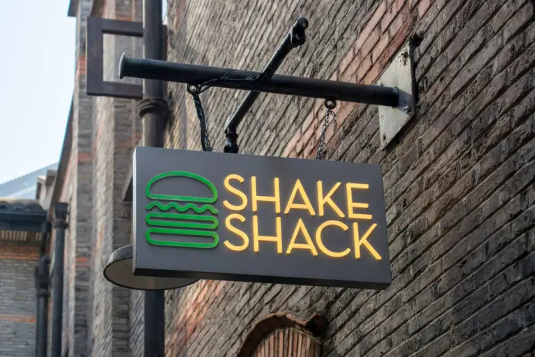 American burger Shake Shack opens its first China branch in Shanghai